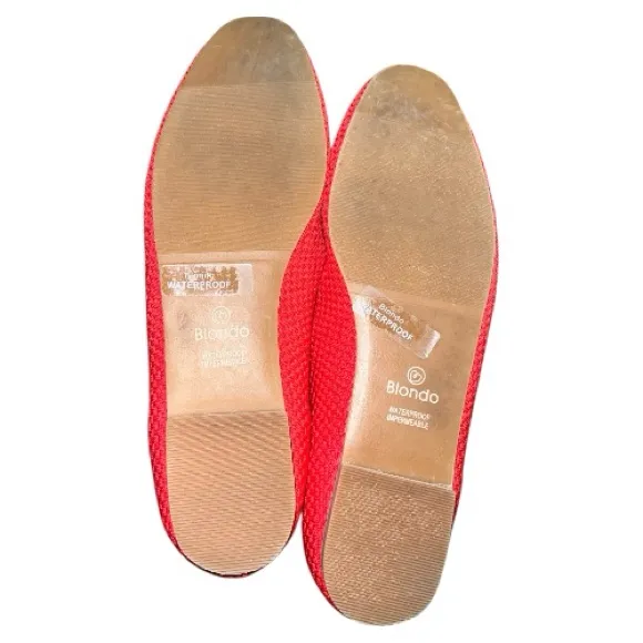 Women's Red Flats blondo. New - Image 6