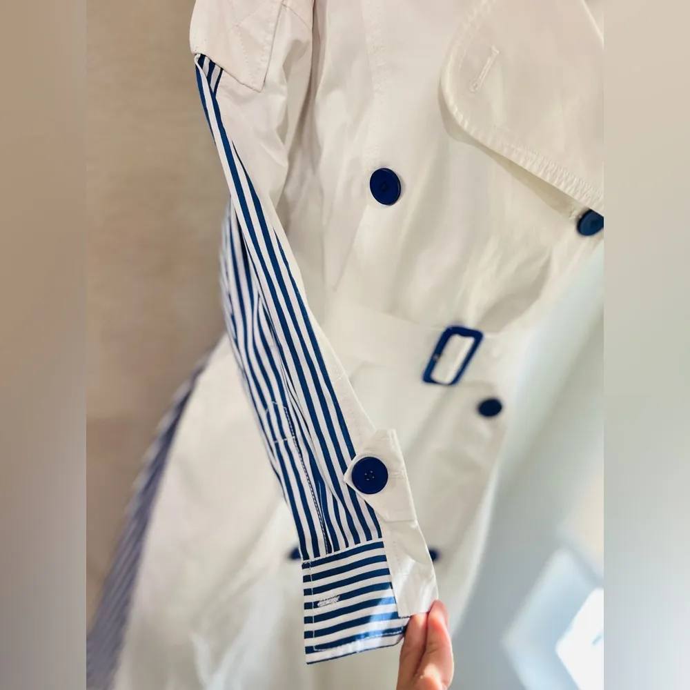 J.ING COAT WHITE AND STRIPE BLUE SIZE SMALL - Image 3