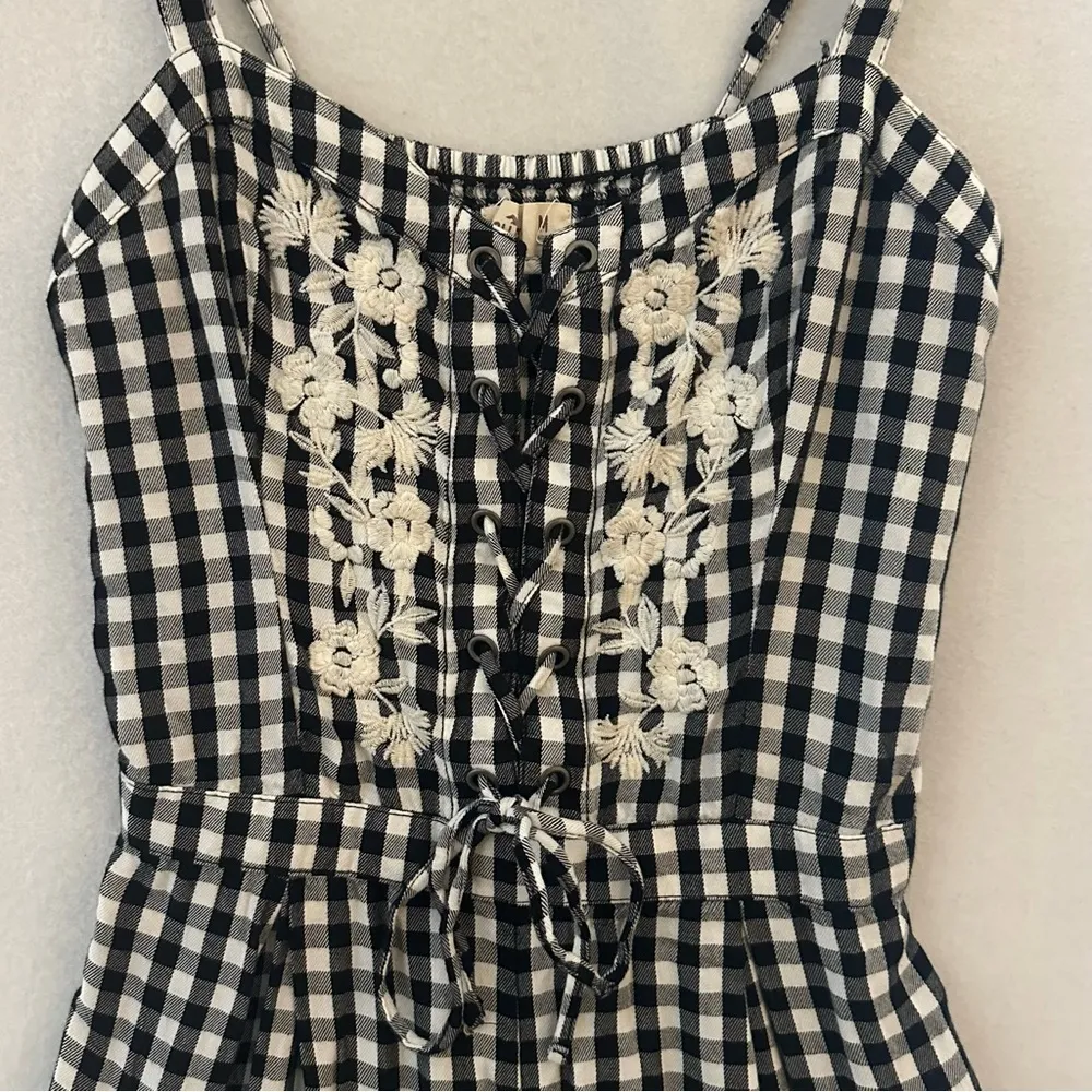 Hollister Women Mini Romper Gingham Checkered Black White Floral Lace Up size M - Image 5