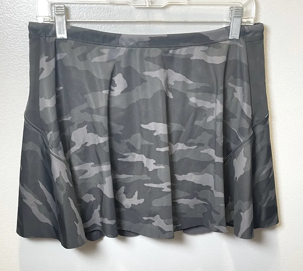 Athleta Match Point Skort Black Gray Camo‎ Pockets Skirt Shorts Logo Size Medium - Image 1
