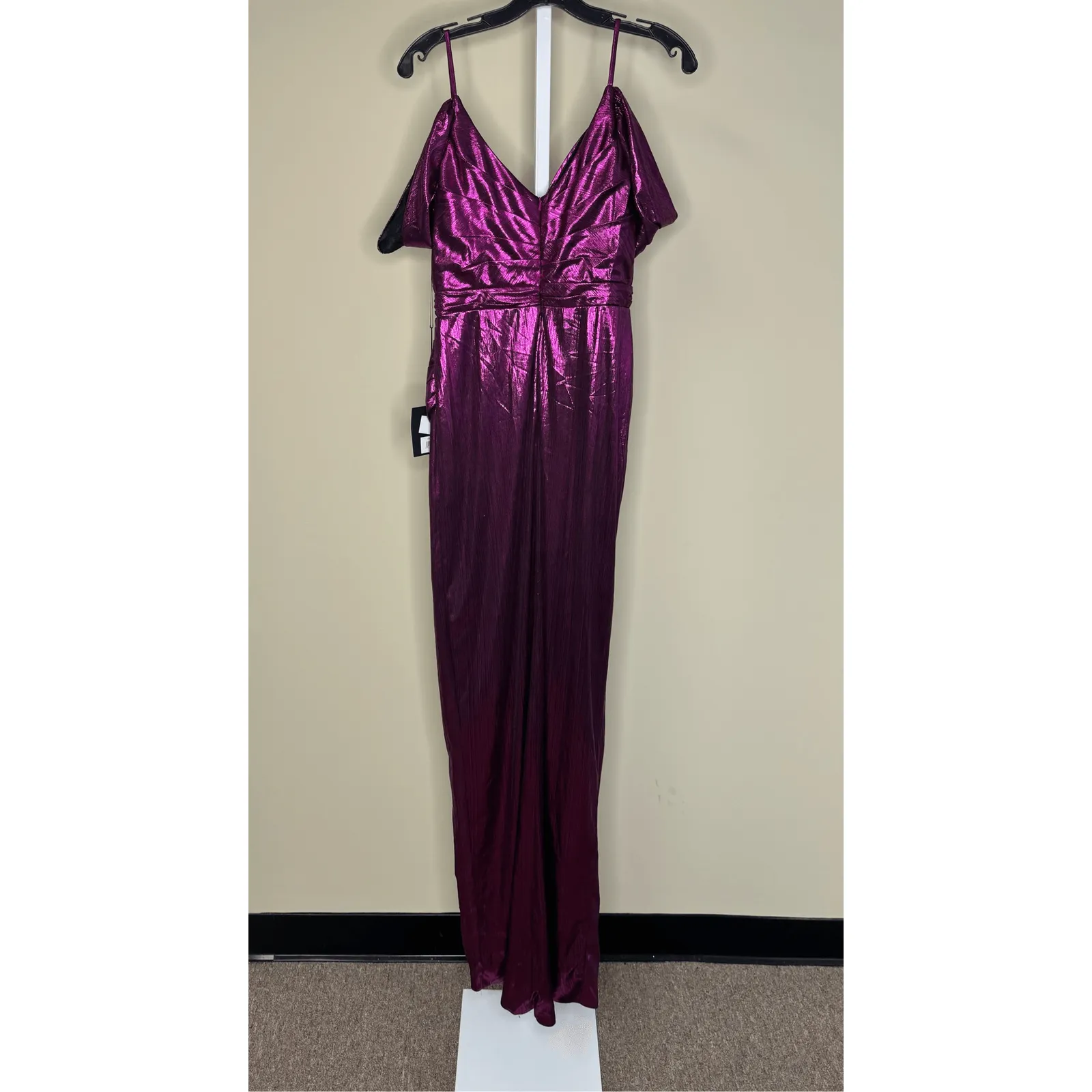 Mac Duggal NWT Off The Shoulder Cap Sleeve Faux Wrap Gown in Fuchsia Size 4 - Image 5