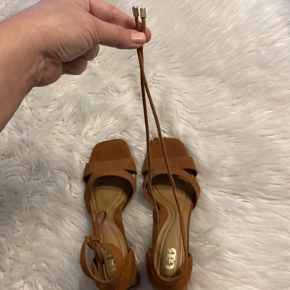 GB SANDALS SIZE 10 BNWOT COLOR TAN /BROWN SEE ALL PHOTOS - Image 11