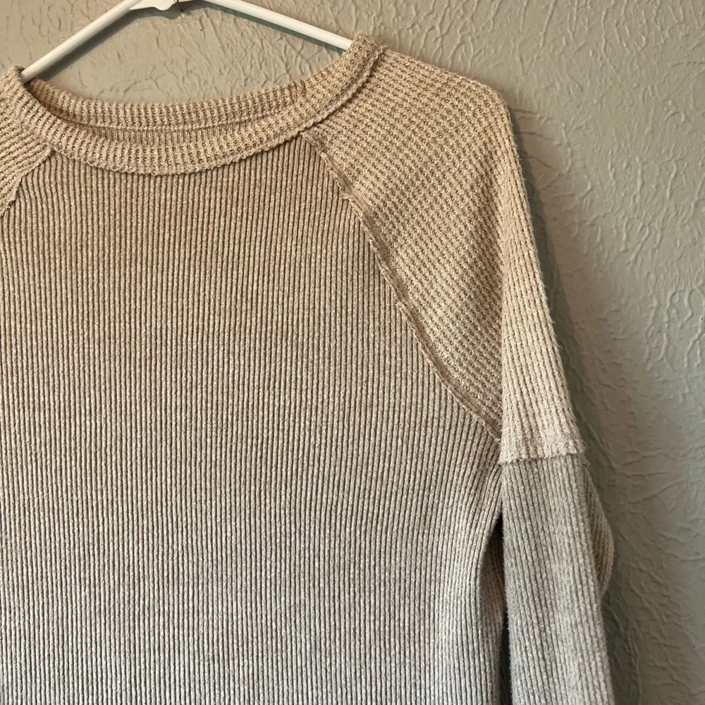 Tan sweater with waffle knit detail - Image 6