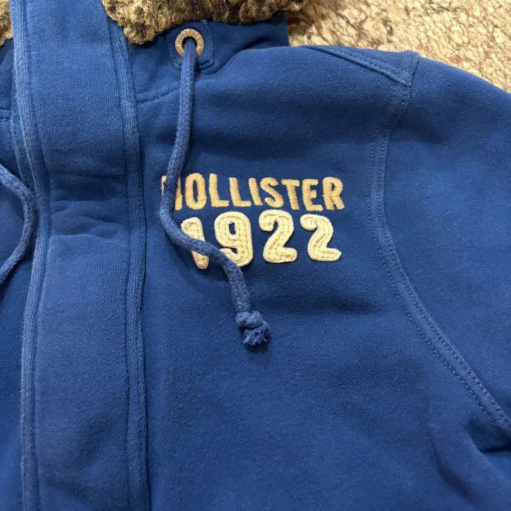 Hollister Y2K  Fur Trim Zip Up Jacket - Image 2
