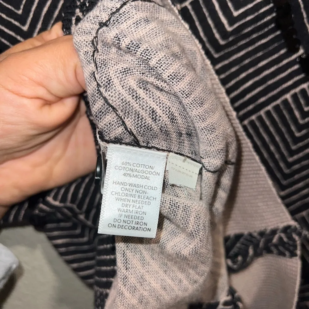 Women’s LOFT Black and White Patterned Cardigan - Image 3