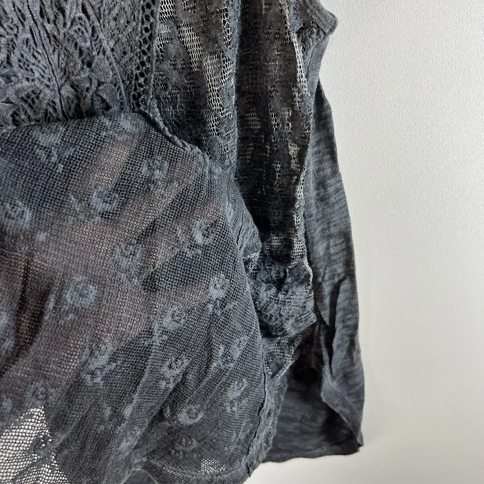 FREE PEOPLE Women M Tank‎ Crochet Lace Sleeveless Boho Hippie Gray Romantic Goth - Image 5