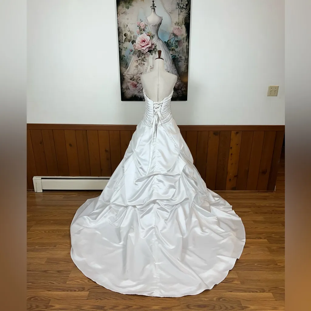 Stunning Mori Lee Tufted Satin Wedding Gown! - Image 6