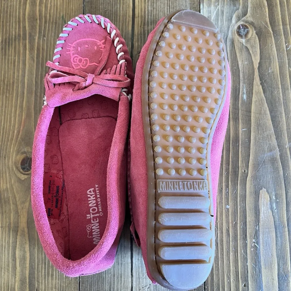 MinneTonka X Hello Kitty Pink Moccasins size 7 US Suede Sanrio - Image 7
