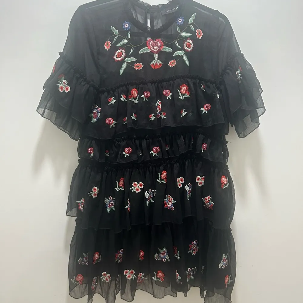 ALPHA & OMEGA Black Floral Embroidered Ruffled Chiffon Tier Babydoll Dress LARGE - Image 7