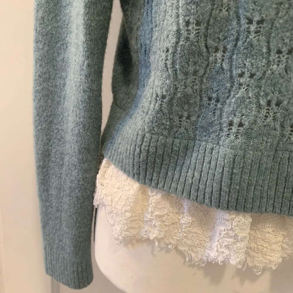 Divided | crop sweater with lace trim. - Image 6