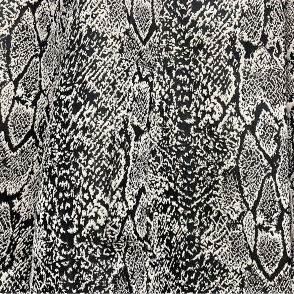 Misook Metallic Snake Reptile Print Open Front Topper Jacket Women’s Size Medium - Image 3