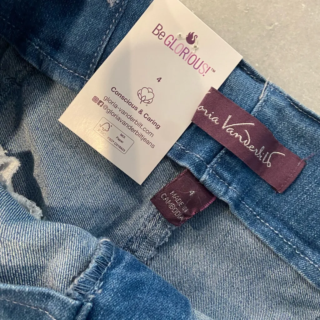 NWT Gloria Vanderbilt Size 4 Pleated Front Belted High Rise Denim Shorts - Image 8