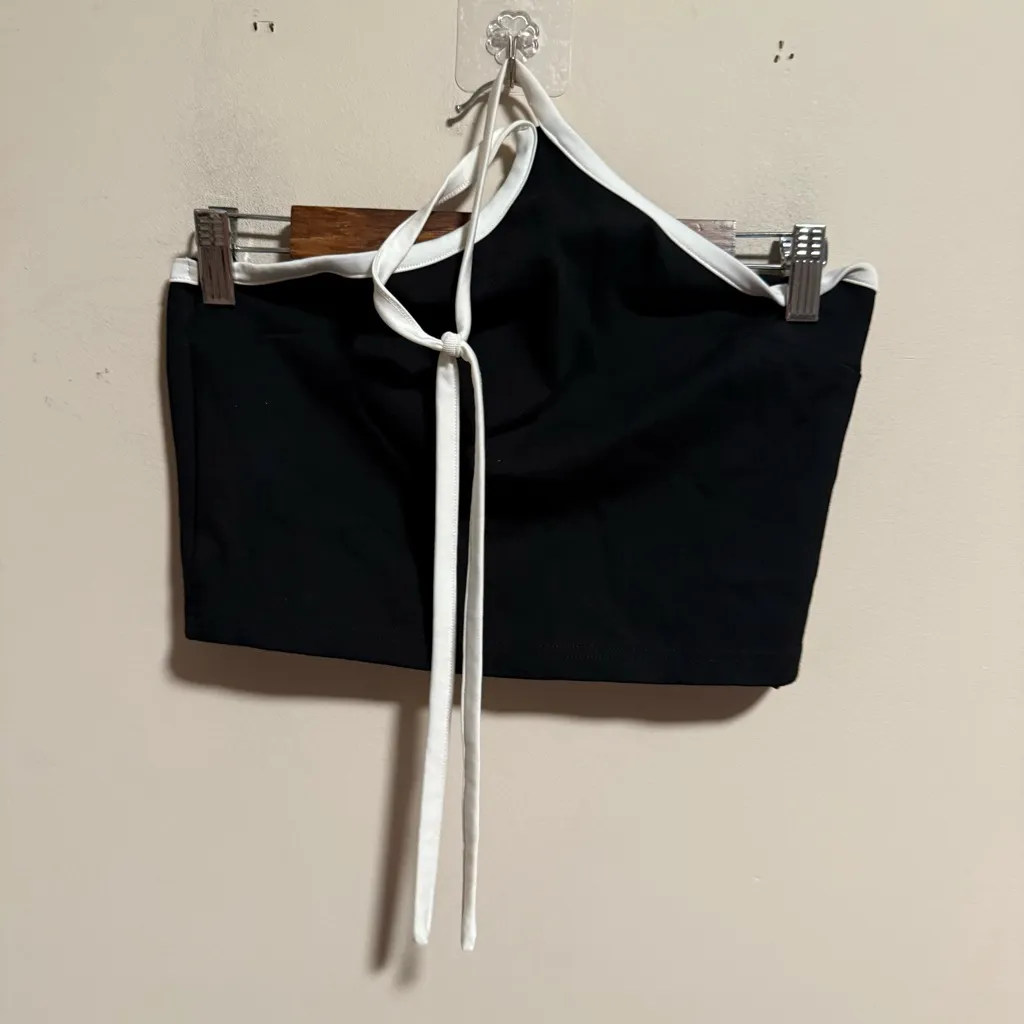 Superdown Revolve Sirena Contrast Halter Top in black and white- Size Medium - Image 4