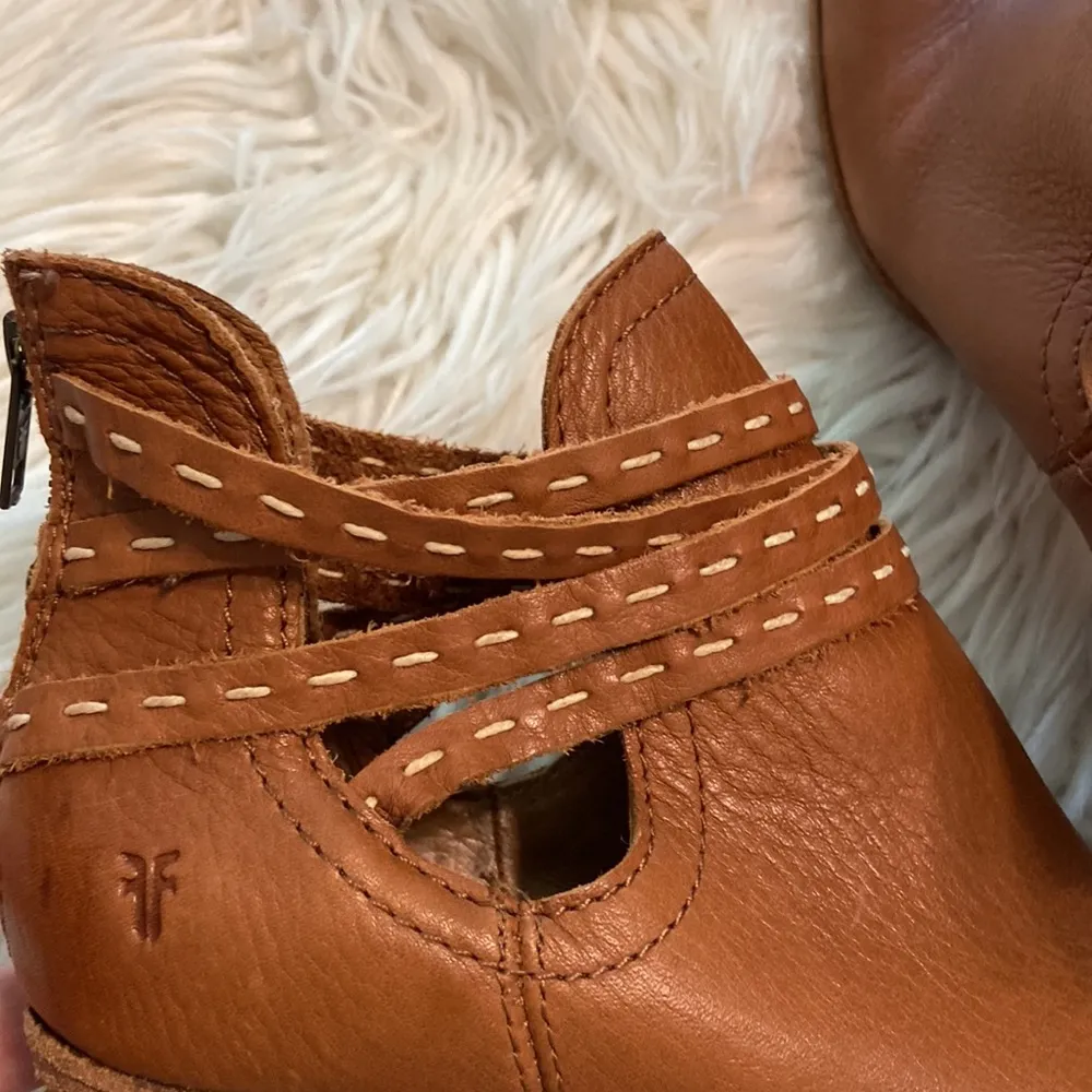 FRYE Bootie’s size 9 color tan/ brown see all photos of the boots - Image 15