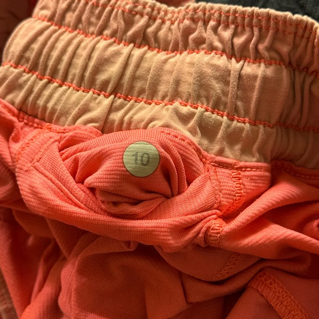 LULULEMON Hotty Hot Runnig Shorts Mesh Trim Vibrant Pastel Pink/Orange‎ Size 10 - Image 3