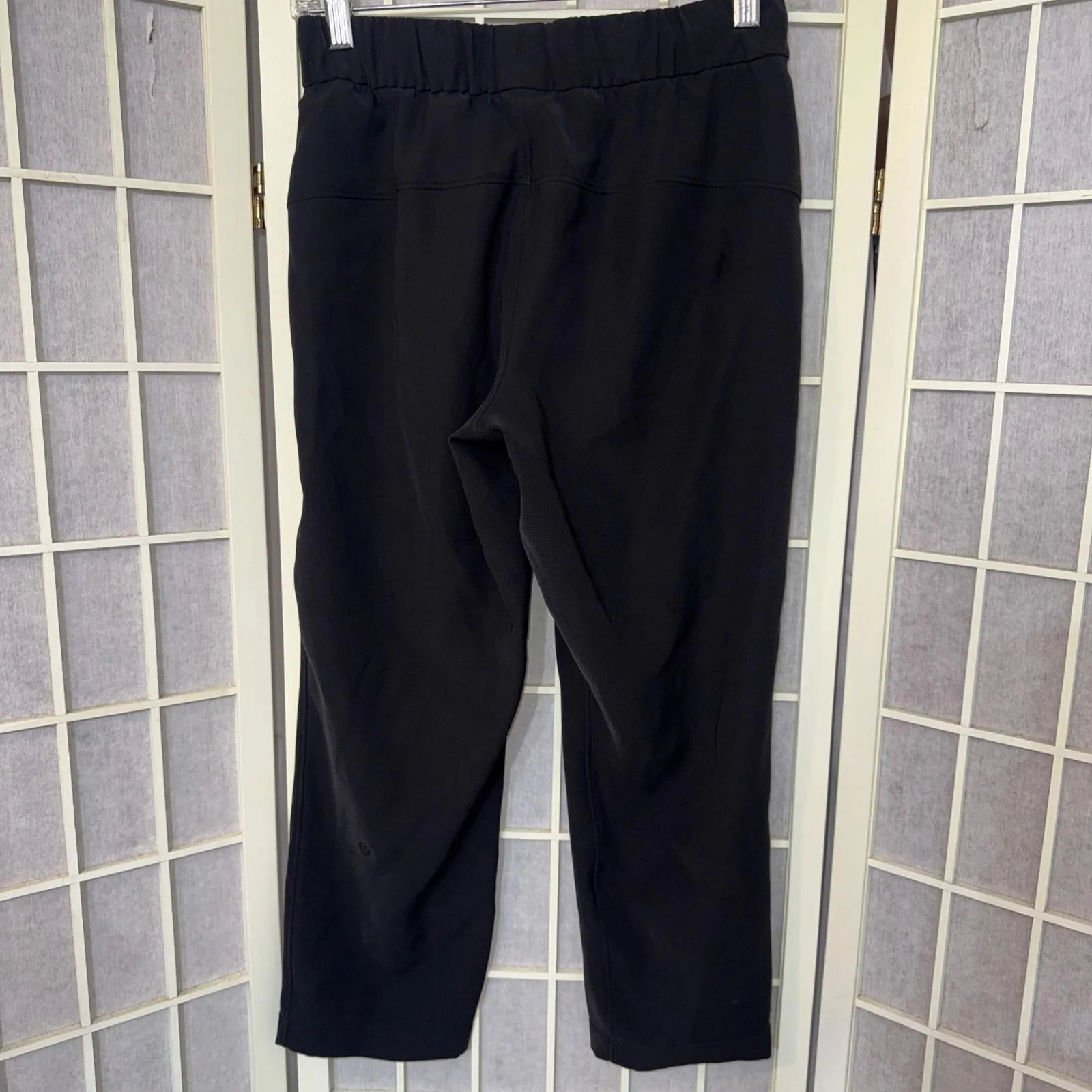 Lululemon On The Fly Crop Minimalist 22.5" Black Travel Lightweight Pants Size 4 - Image 2