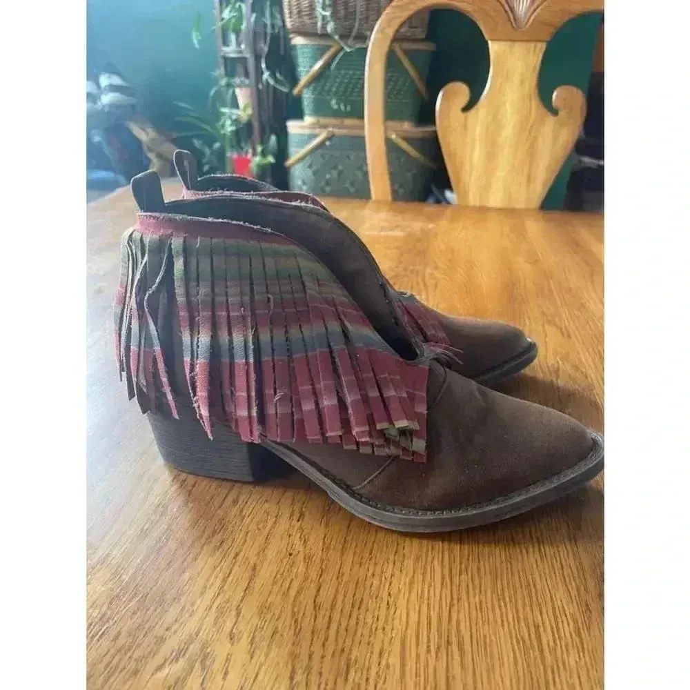 Women's Volatile Brown Suede Fringe Booties Size 6‎ Cowgirl Boots Western GUC! - Image 3