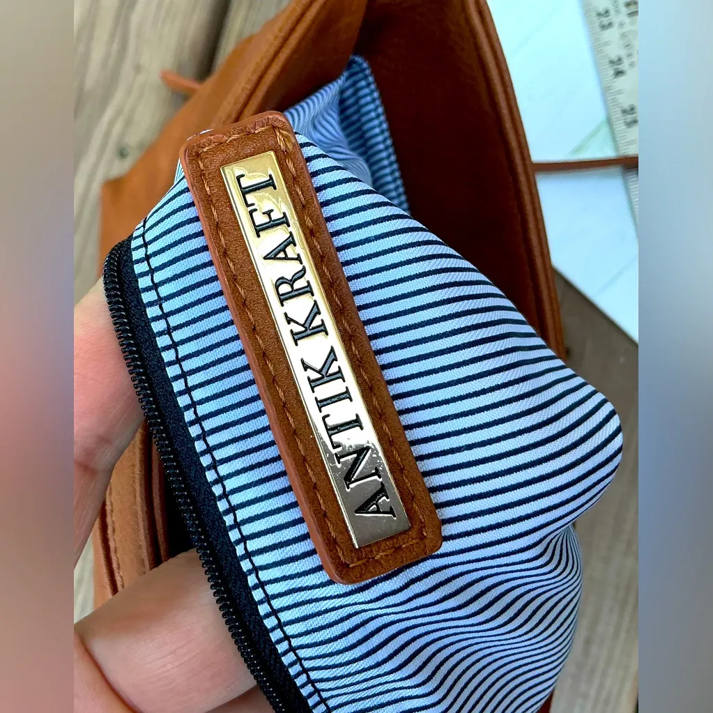 Flap over crossbody bag 🌻🌻 - Image 6