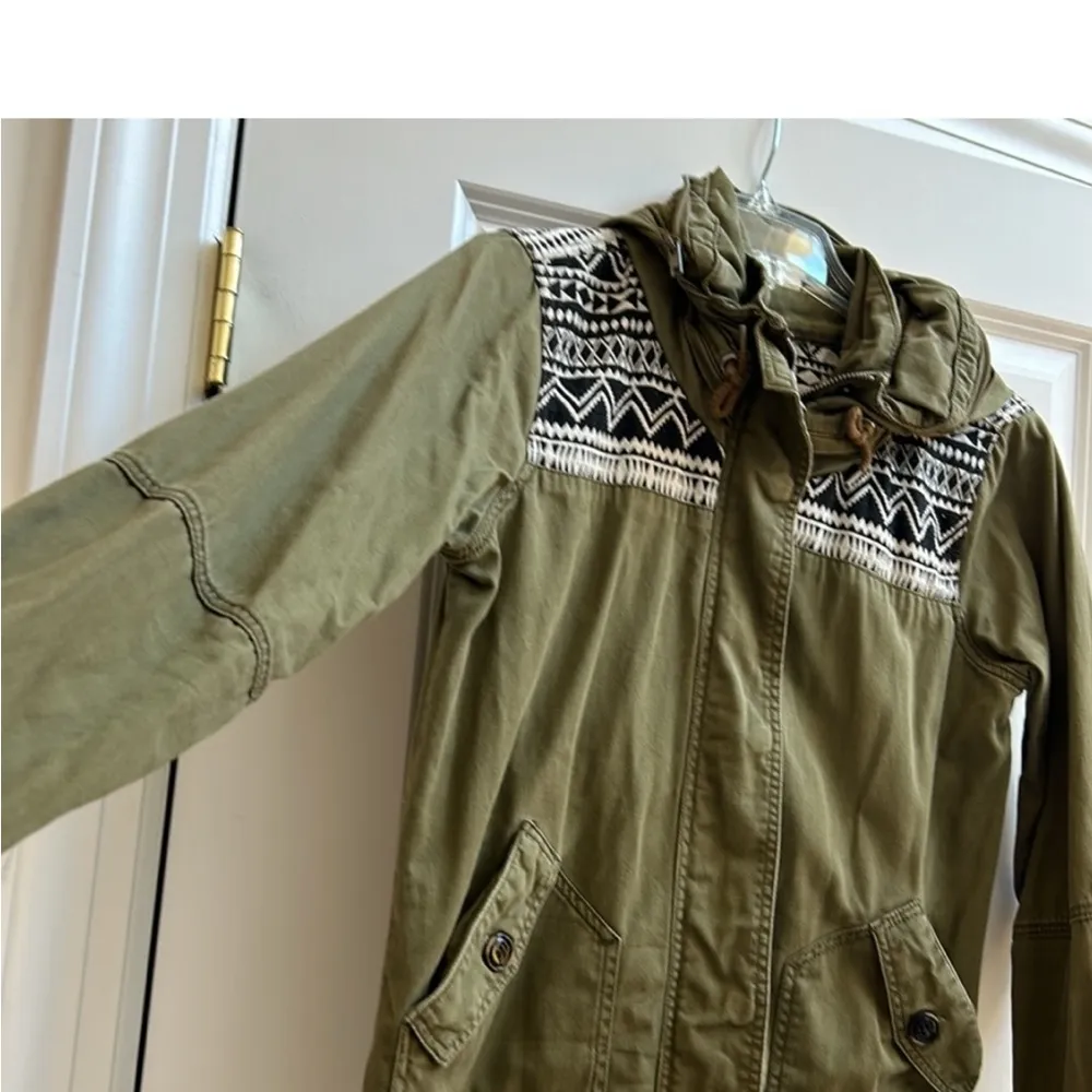 Roxy Army Green Hooded Utility Jacket with Aztec print - Image 3