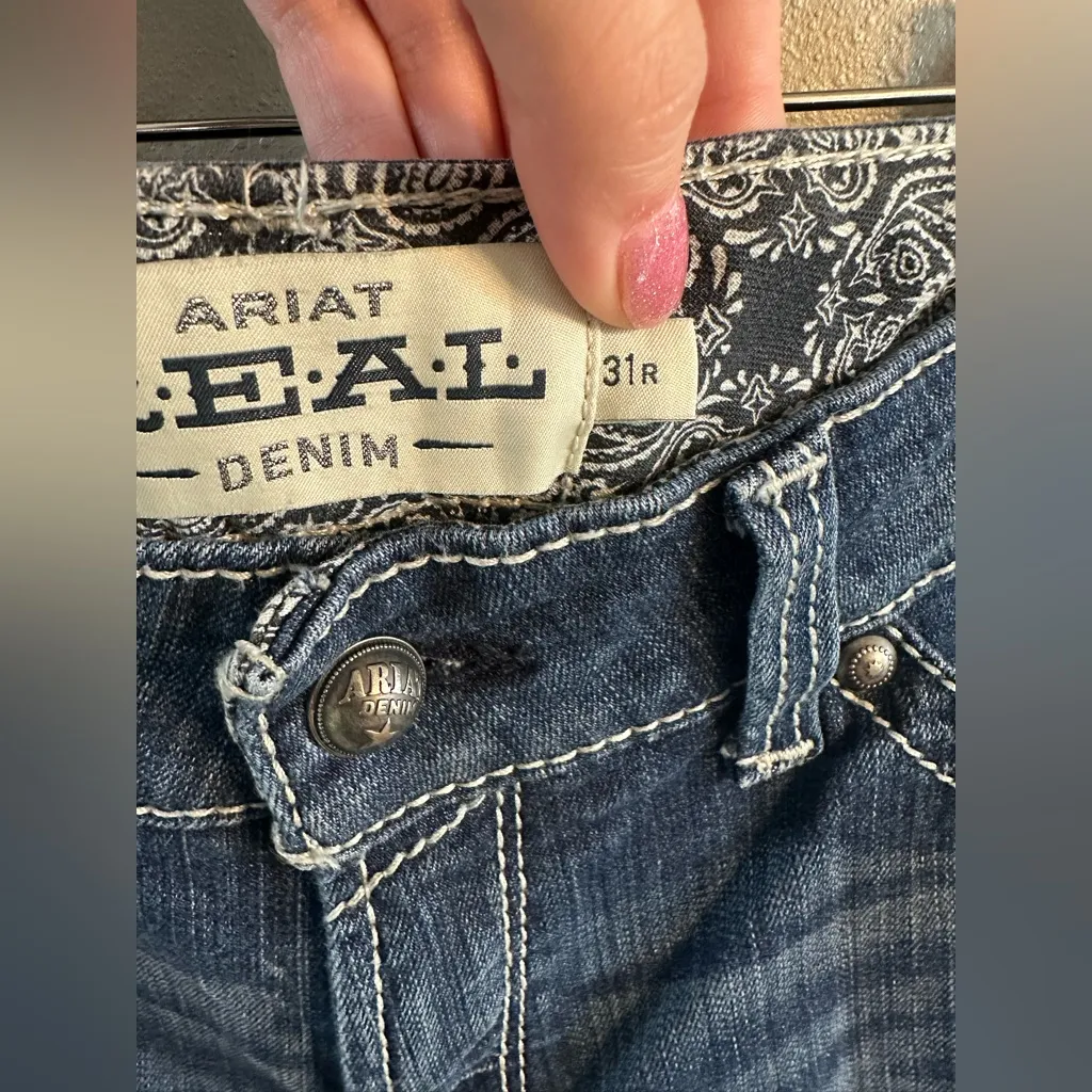 ARIAT WOMEN'S MID RISE ICON STACKABLE STRAIGHT LEG JEANS - Image 6