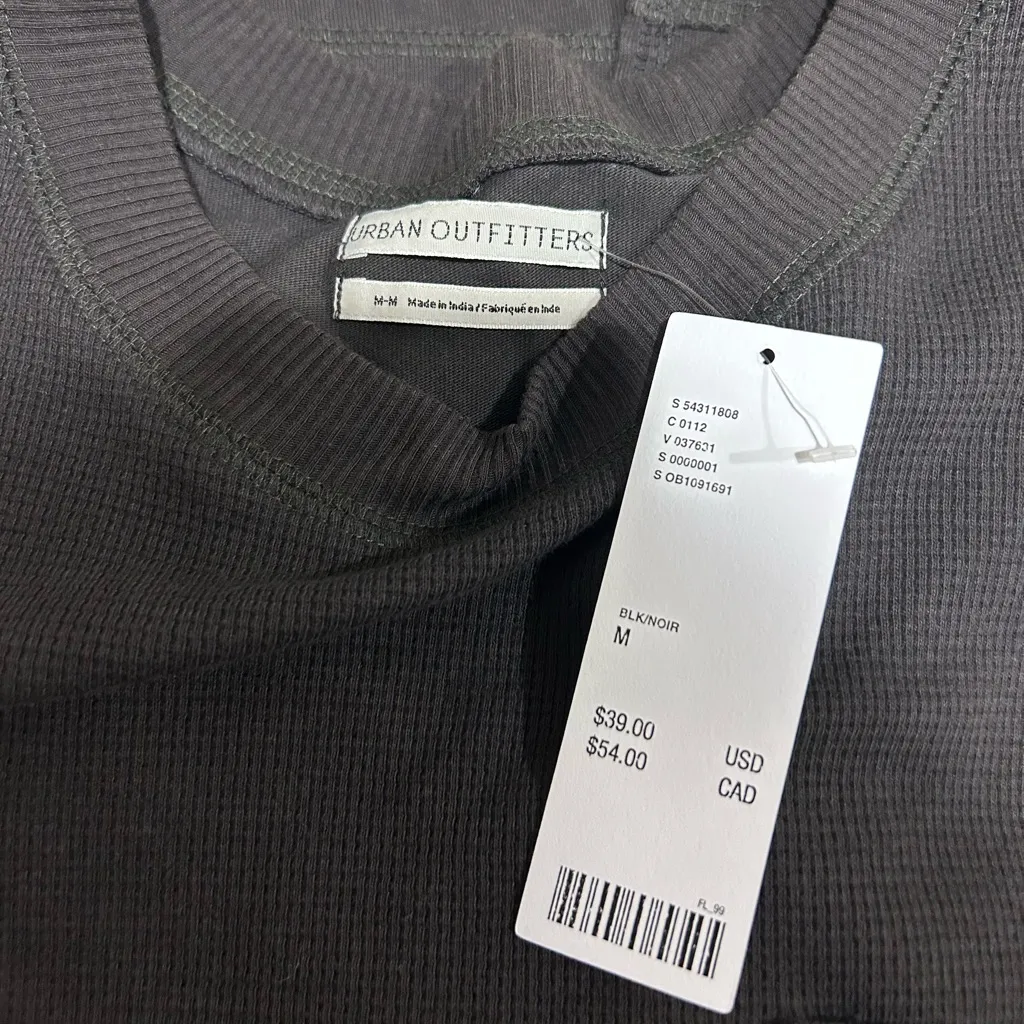 Urban Outfitters Women’s Oversized Black Waffle Knit Top with Pocket NWT - Image 5