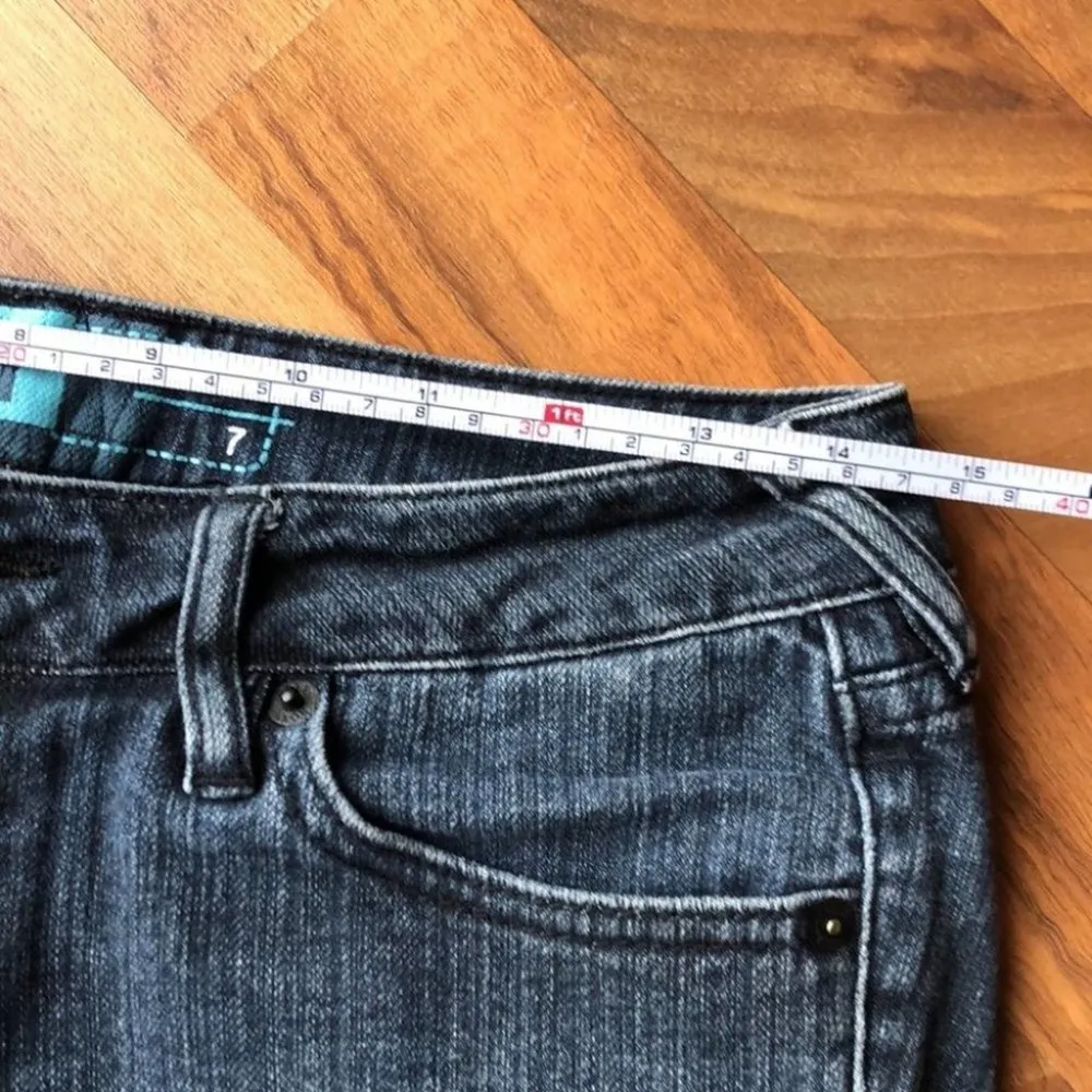 Roxy Dark Wash Denim Jean Shorts Rolled Hem Size 7 - Image 6