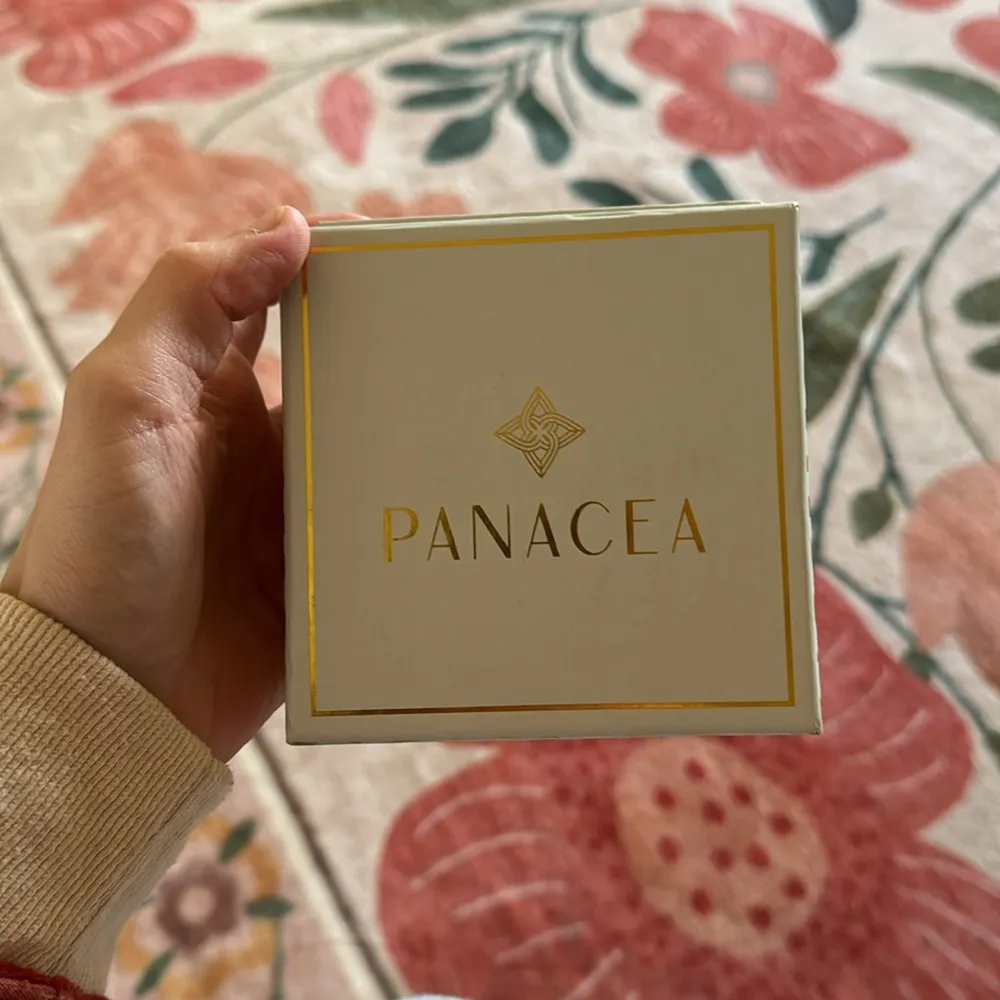 Panacea 2 Set Mama “Ma” Diamond Stud Earrings Gold - Image 2