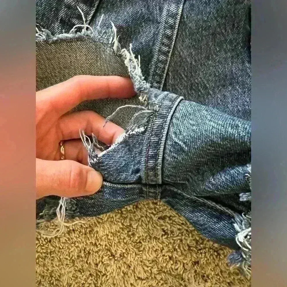 Levi’s 501 Cut off jean shorts Torn up bottom Levi’s 31 waist - Image 11