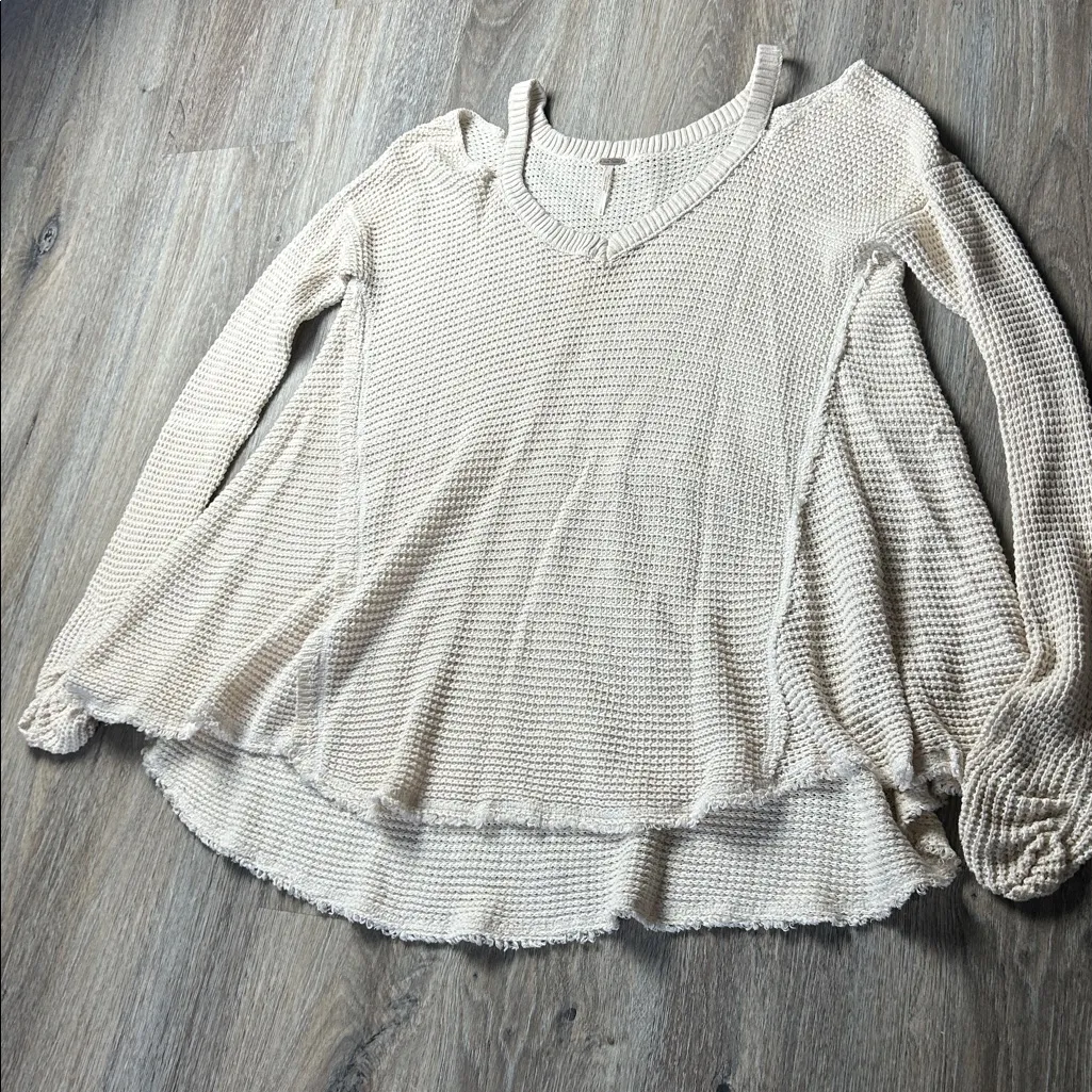 Free People Honeycomb Knit Cold-Shoulder Hi-Low Sweater Size Large - Image 11