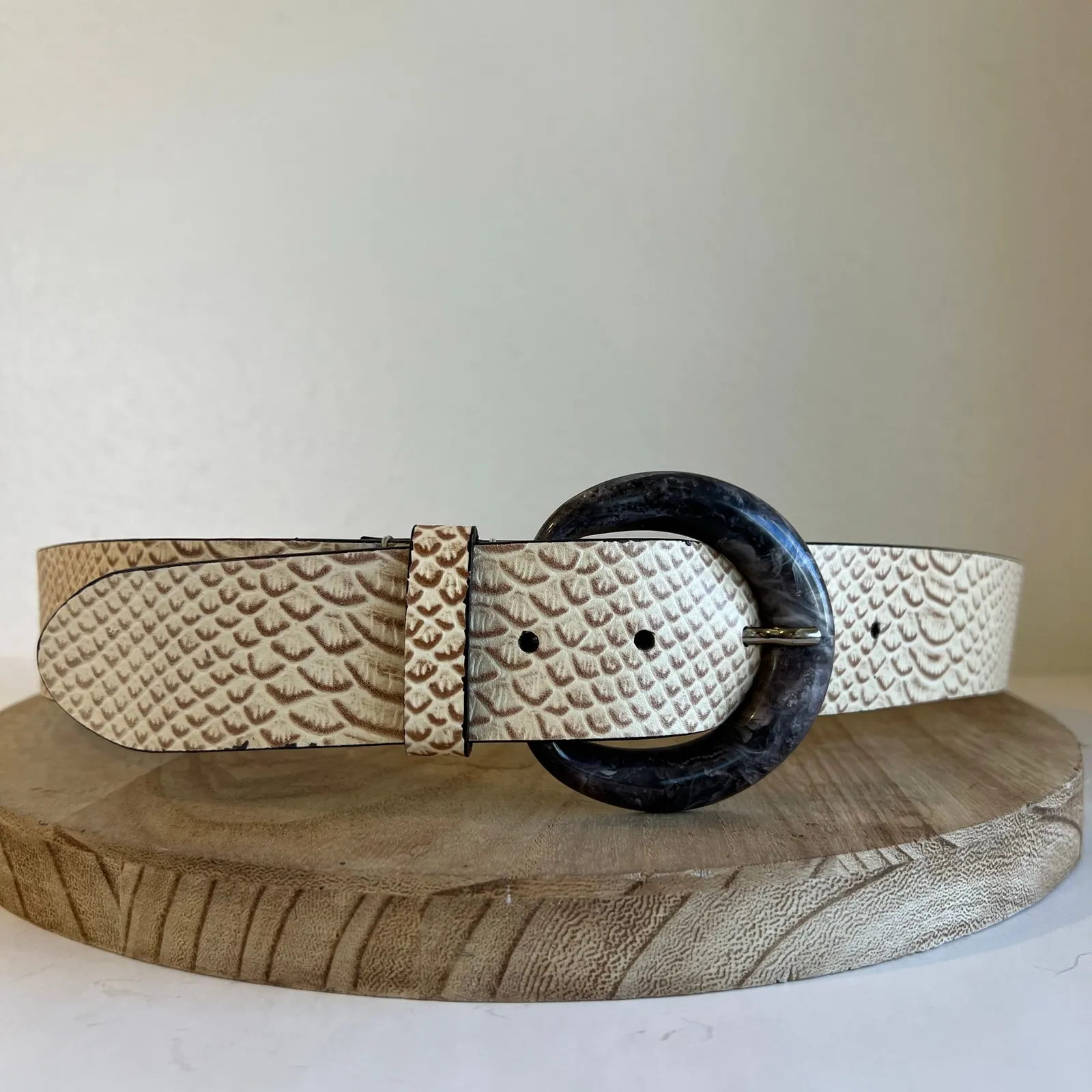 Chico's White Snake Genuine Leather India Made Gray Swirl Buckle Belt Size S/M - Image 10