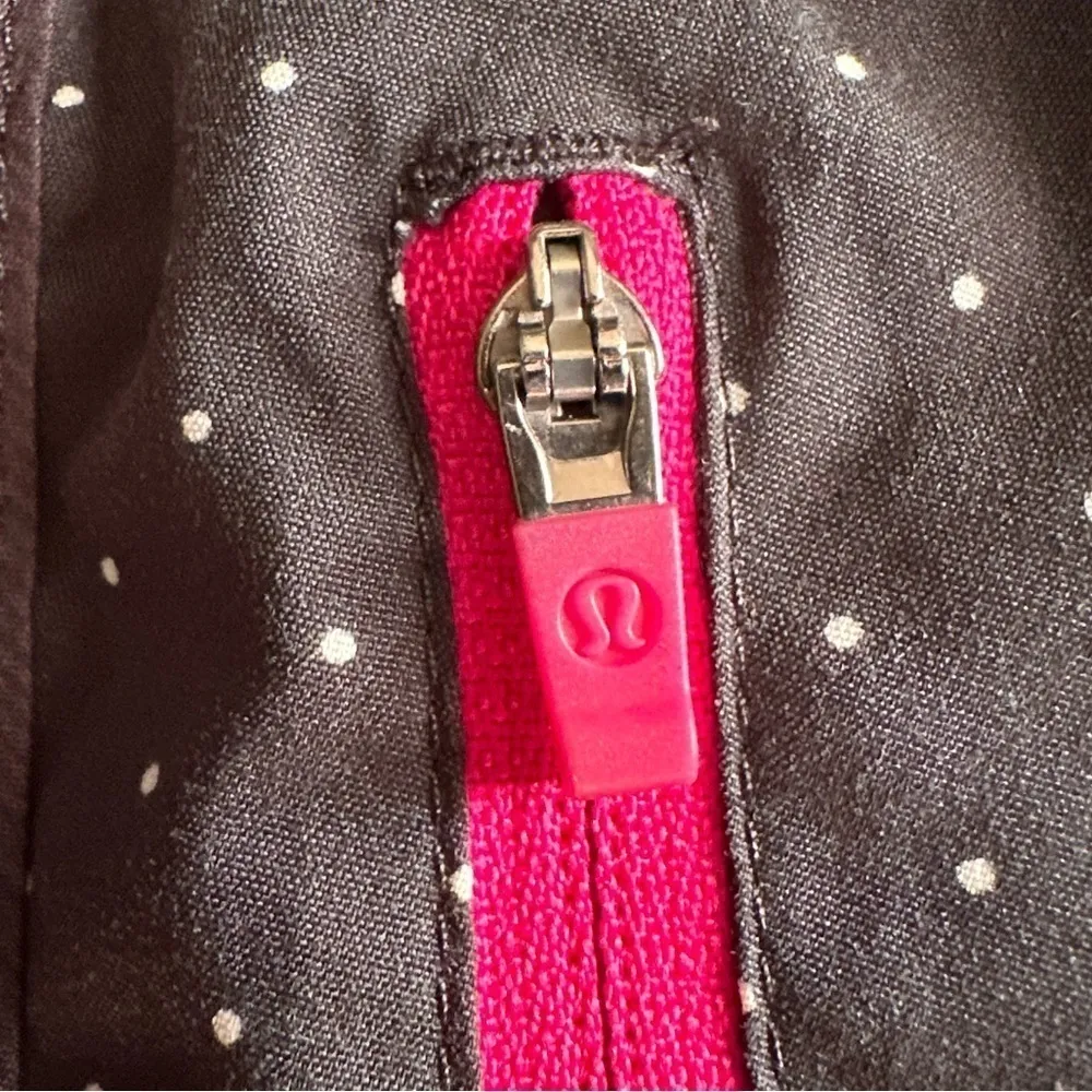 Lululemon Tracker Short 2-way Stretch Sweet Spot Black Angel Wing /Black Size 6 - Image 6