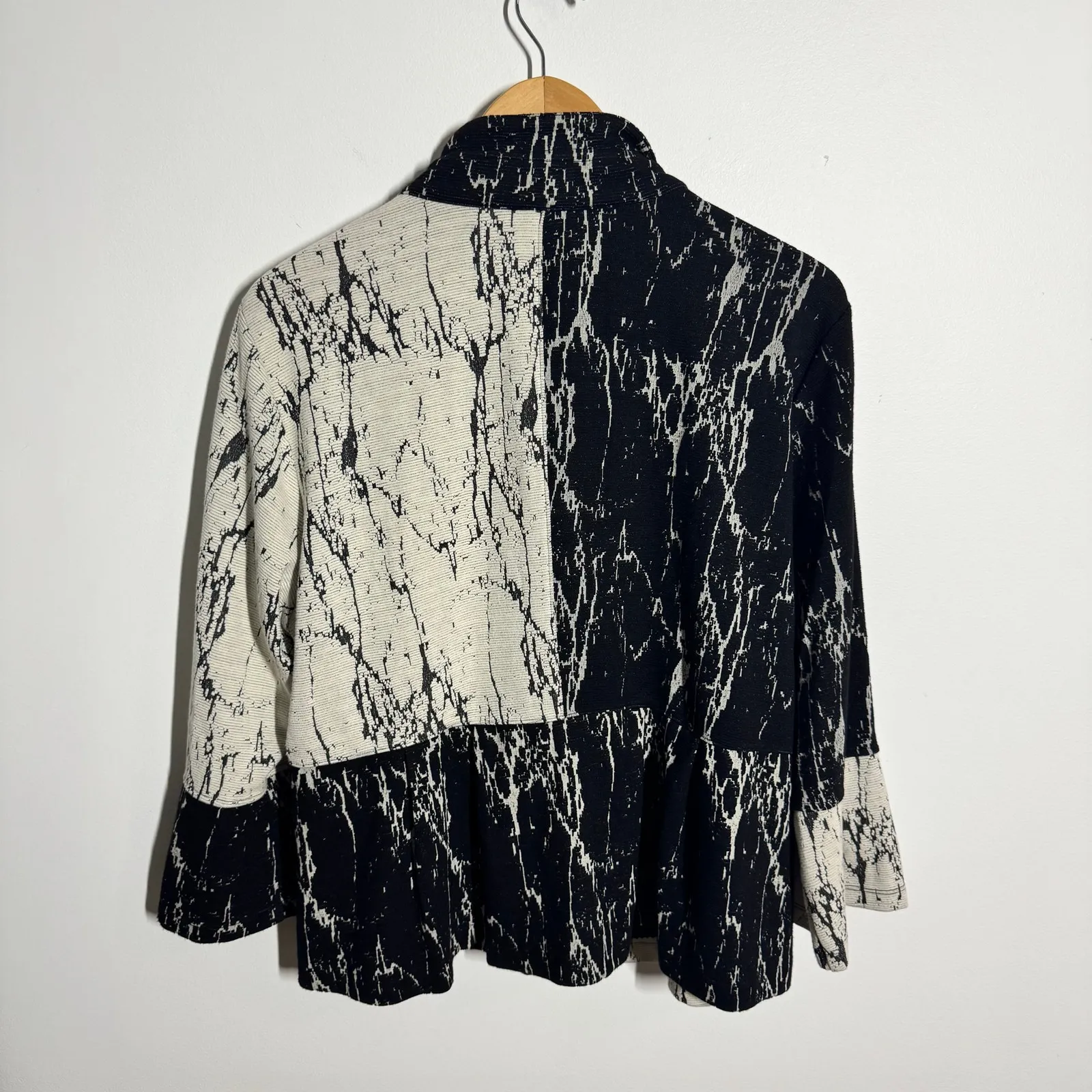 Ali Miles Womens Sweater Cardigan XL White Black Button Front Long Bell Sleeve - Image 2