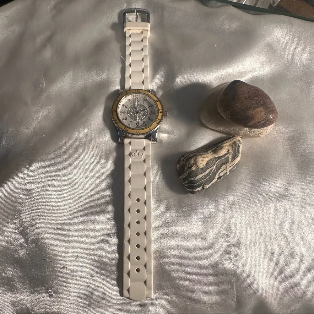 Juicy Couture Ladies Wrist Watch Crystals Accent Face White Rubber Band Quartz - Image 4