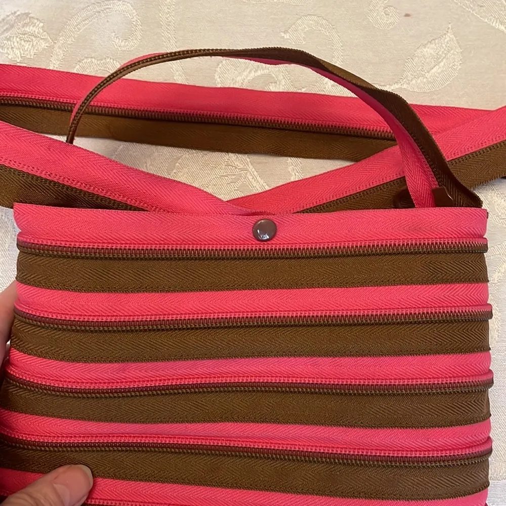 Unique Fun Zip It Purse Pink & Brown - Image 4