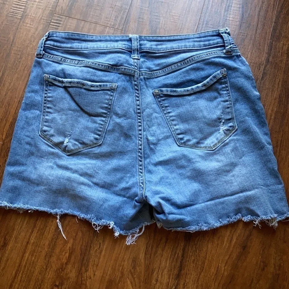 Arizona destroyed denim cut off shorts‎ size 11 - Image 4
