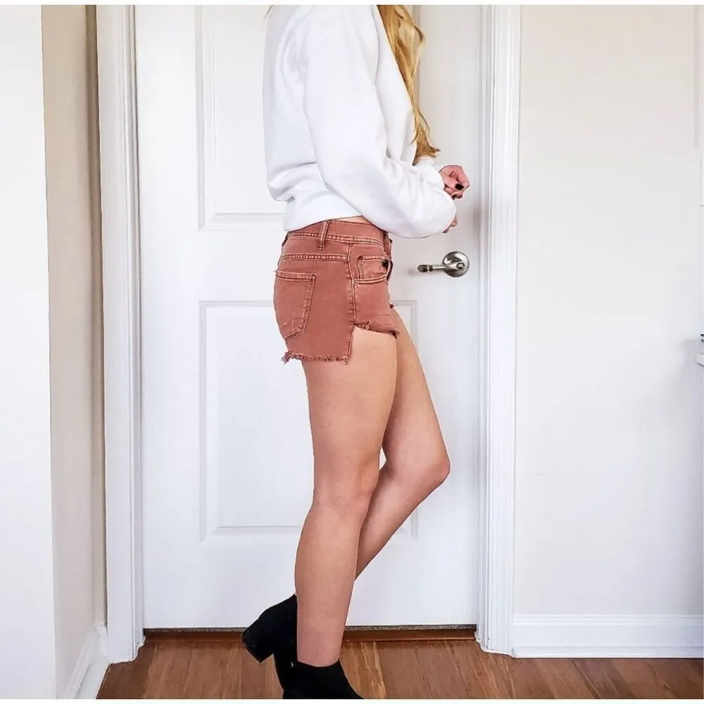 Womens Free People Mid-Rise Blush Raw Hem Denim Jean Shorts - Sz 31 ( 12 ) - Image 2