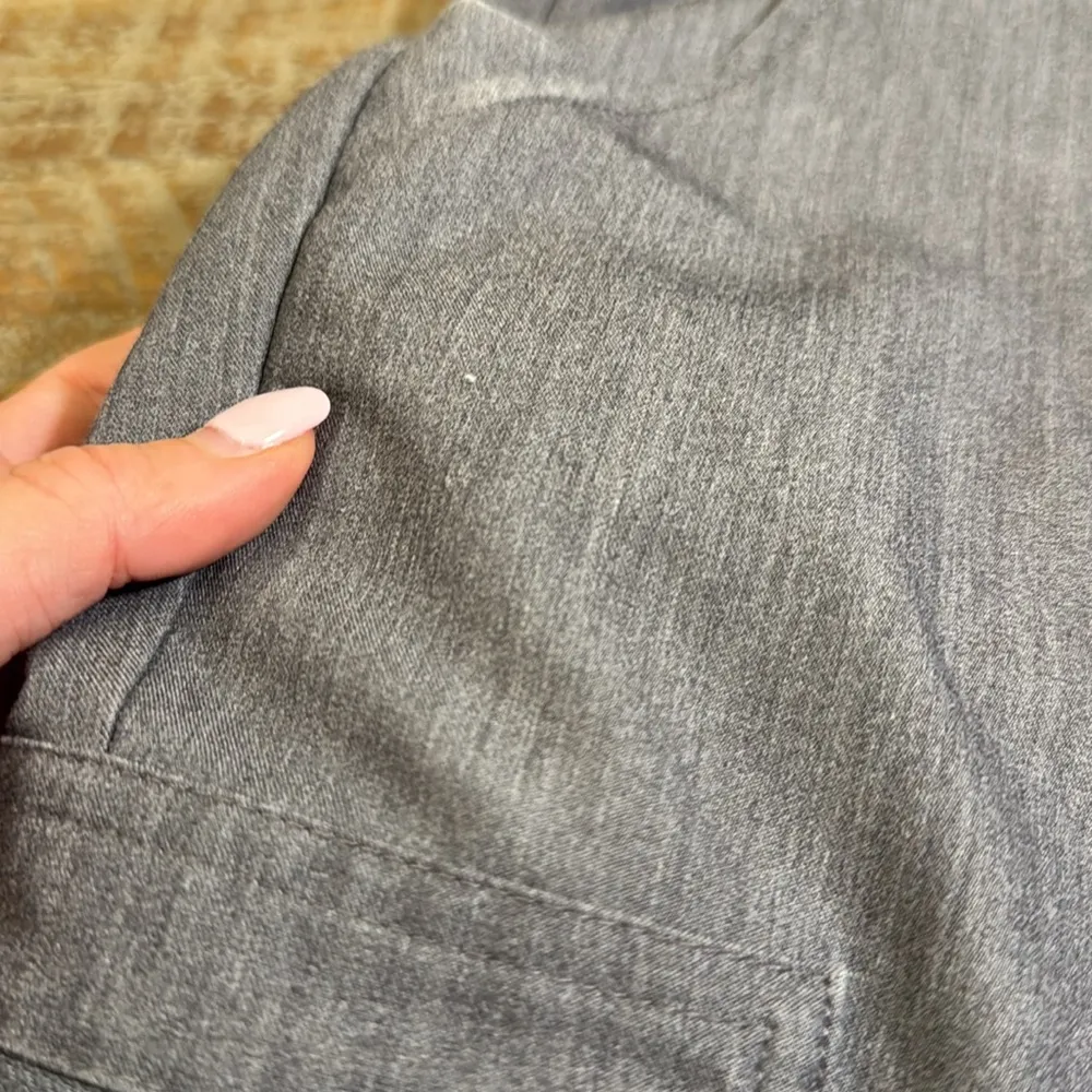 Figs technical collection scrub set graphite top size XS bottoms size S/P - Image 13