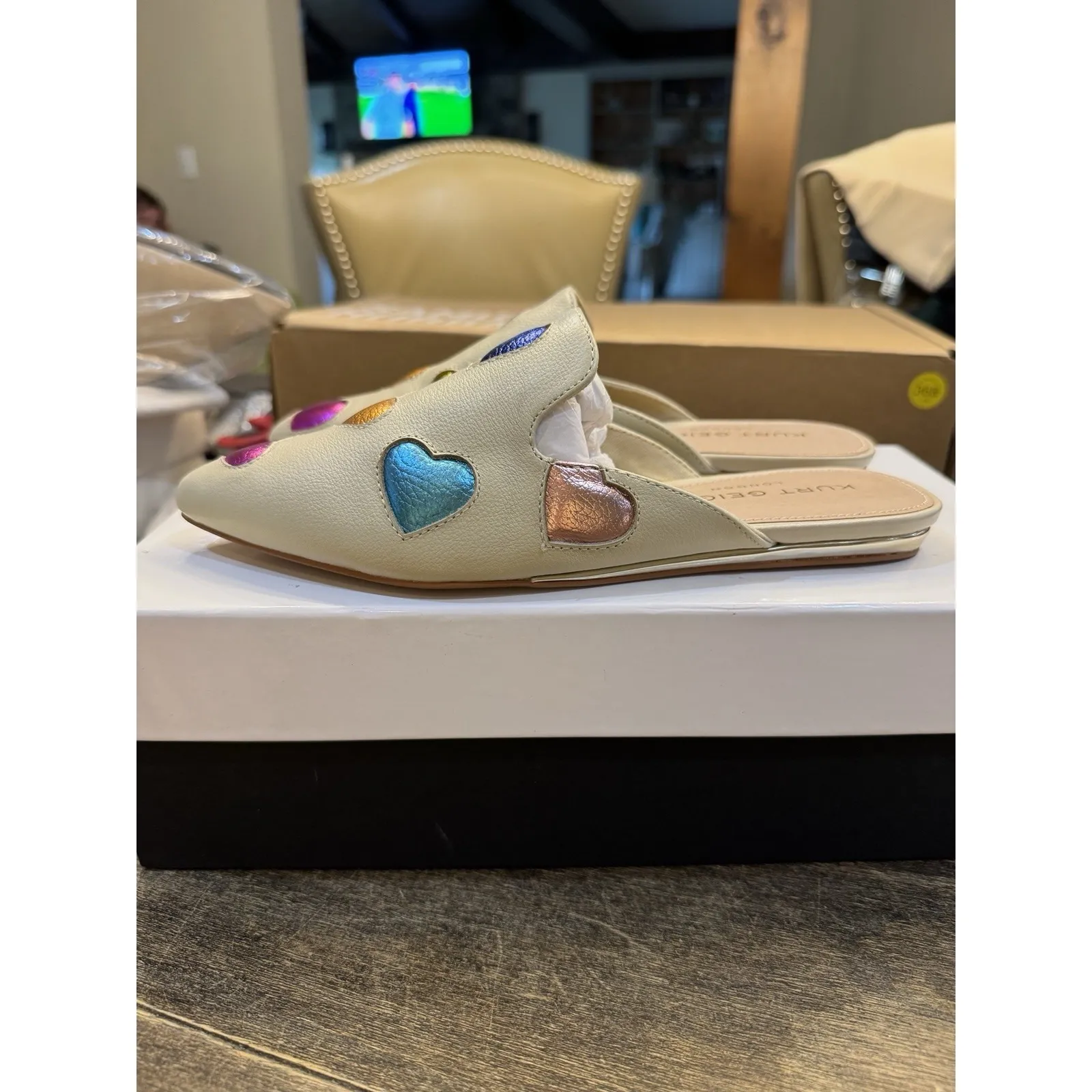 KURT GEIGER LONDON Women's‎ Otter Love Heart Embossed Pointed Toe Mules Size 5.5 - Image 4