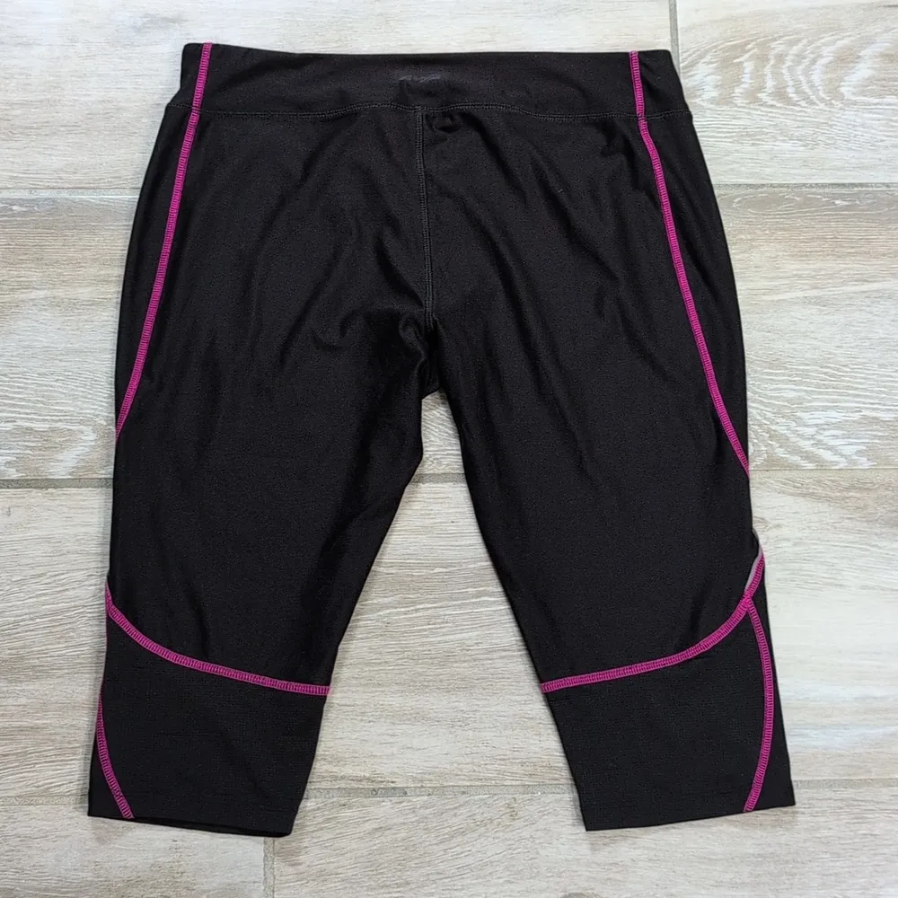 Avia Above Knee Capri Leggings | Avia Black And Pink Capri Leggings - Image 7