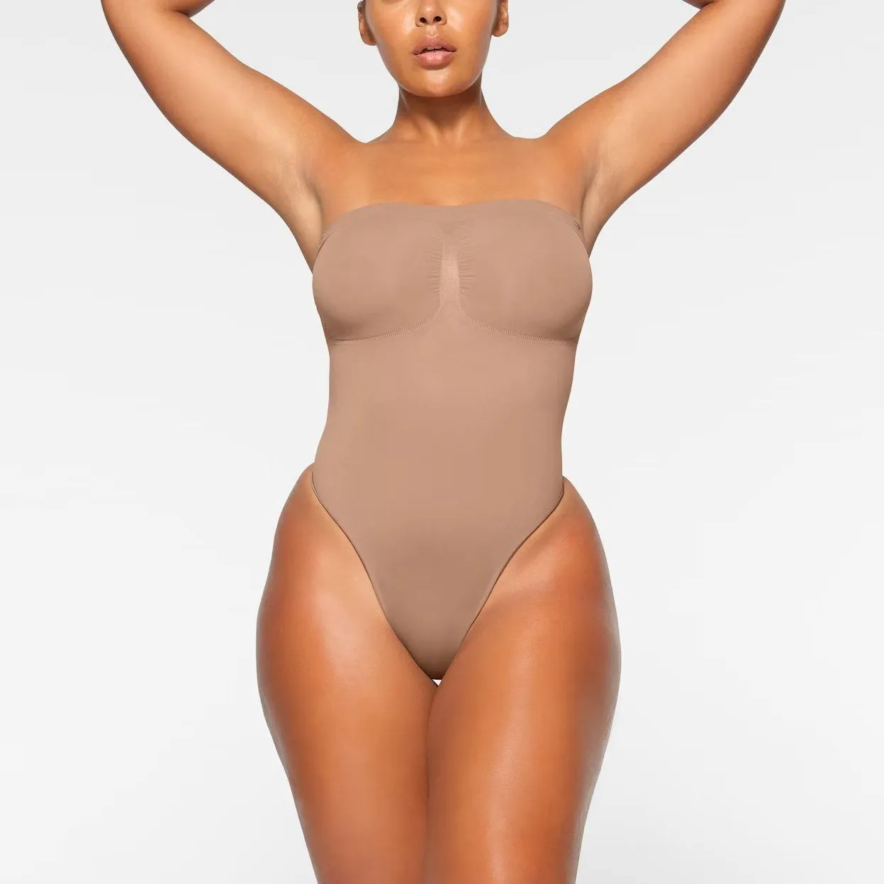 SKIMS  Seamless Sculpt Strapless Thong Bodysuit Sienna  
Size Medium - Image 8
