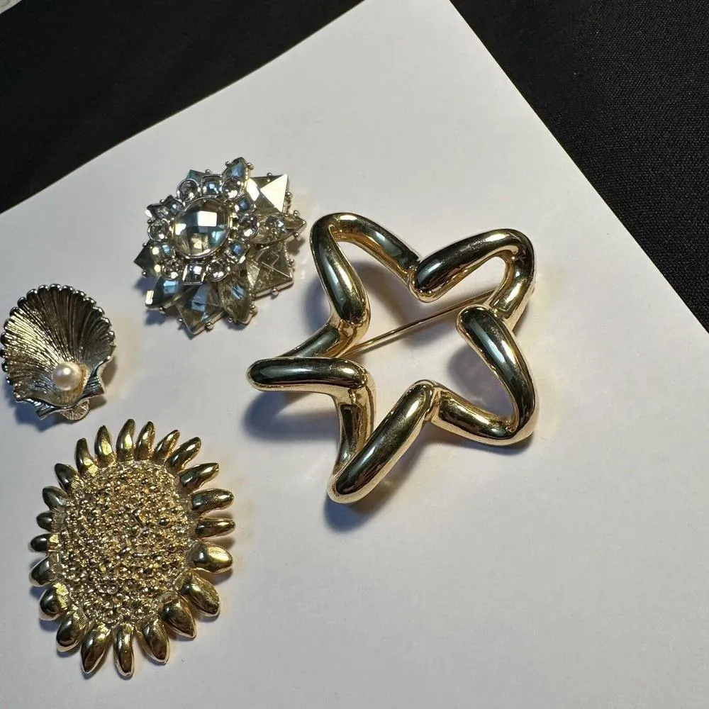 Lot Of 4 Gold Tone Brooch Pins Seashell, Sun Flower, Star Etc - Image 8