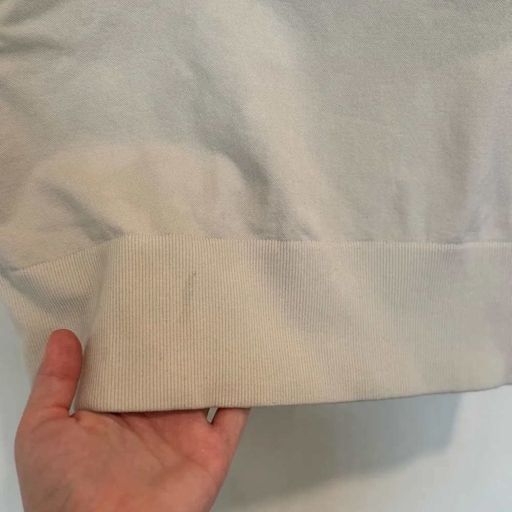 OFFLINE By Aerie Sidewalk Seamless Cream Cropped Work Out T-Shirt Size Small - Image 5