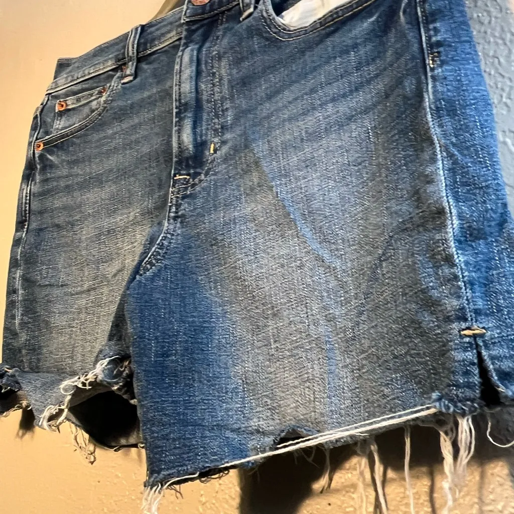 GAP Women's Blue Jean Shorts SZ 28/6 Tall High Rise 4”Short Frayed Big and Tall - Image 2