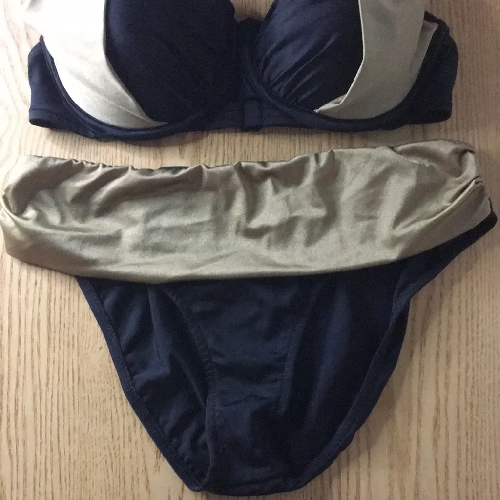 Women’s Venus 2Pc Swimsuit Bikini Halter or Strapless Top size C bottoms size 8 - Image 5
