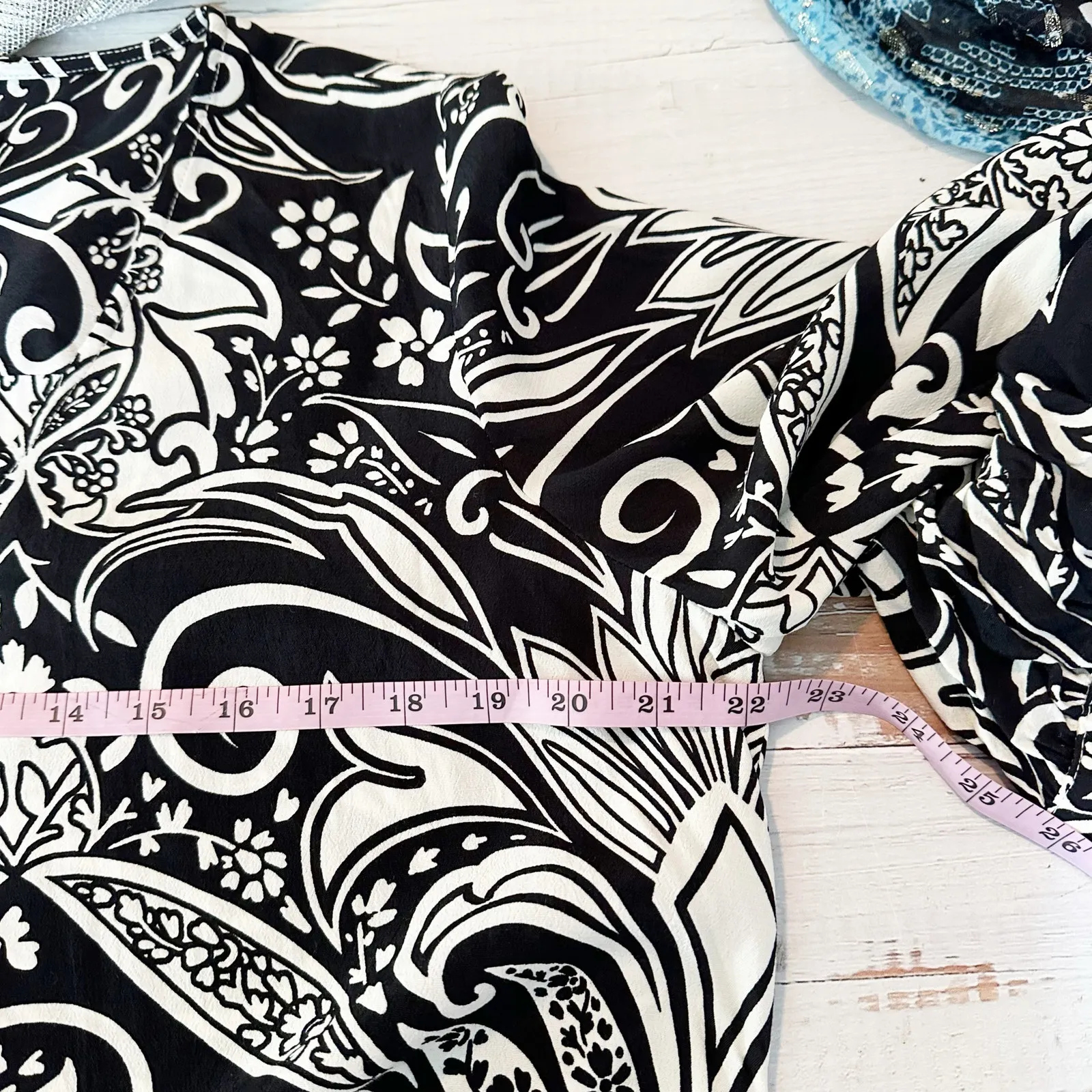 Karen Kane Blouson Sleeve Tie Front Casual Top Size Large - Image 4