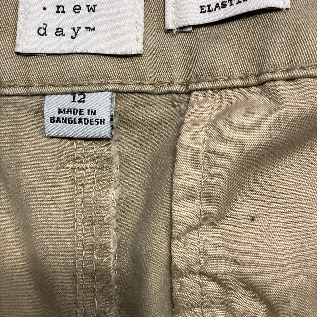🖤a new day Women’s Tan Stretch Cargo, Flat Front Shorts WORN ONCE - Image 9