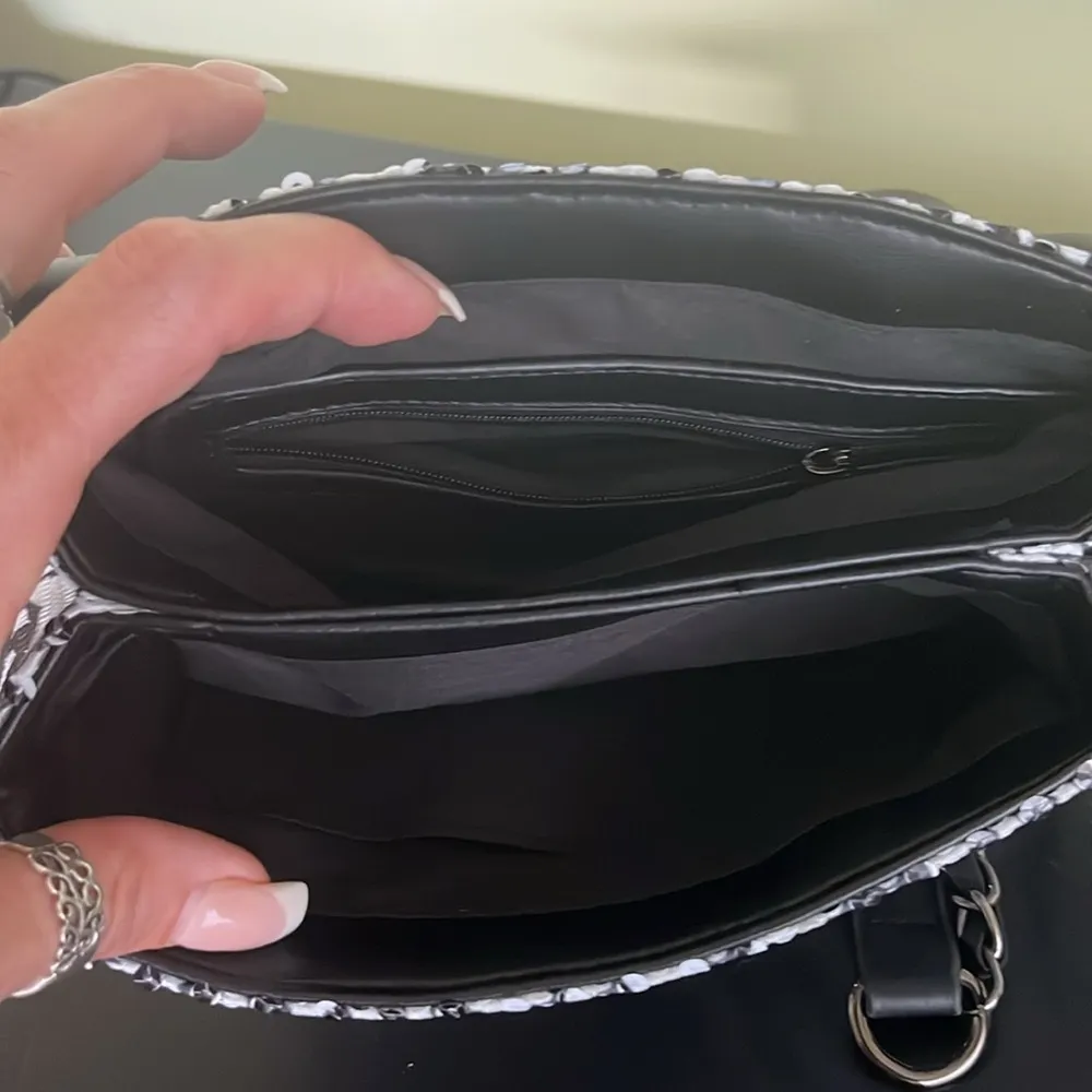 Badgley Mischka Black & White Zebra Print Sequin Embellished Crossbody Handbag - Image 8