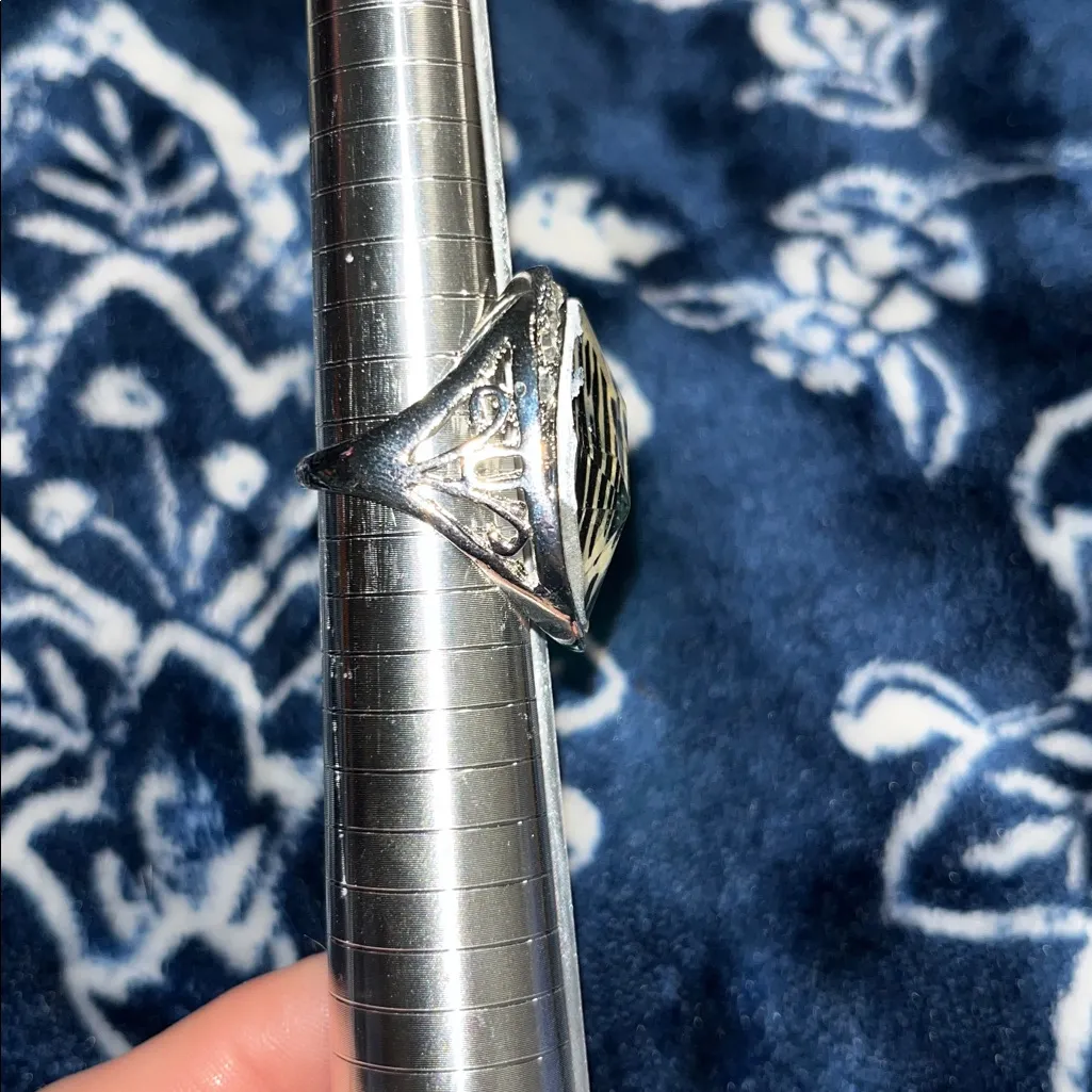 NEW! #11 Statement Ring Animal Print Design Set in silver-toned metal rhinestone - Image 8