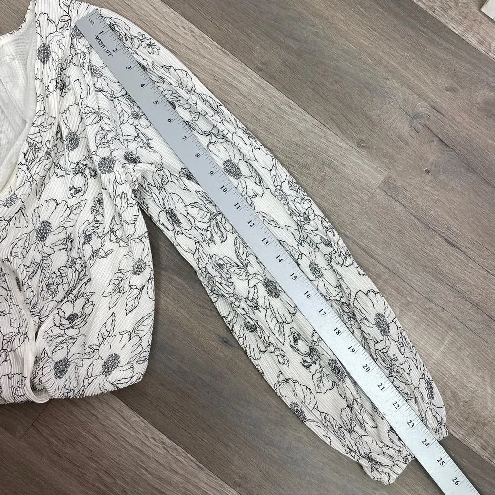 ASTR The Label Blouse Pleated Floral Faux Wrap White Black Size Small - Image 13
