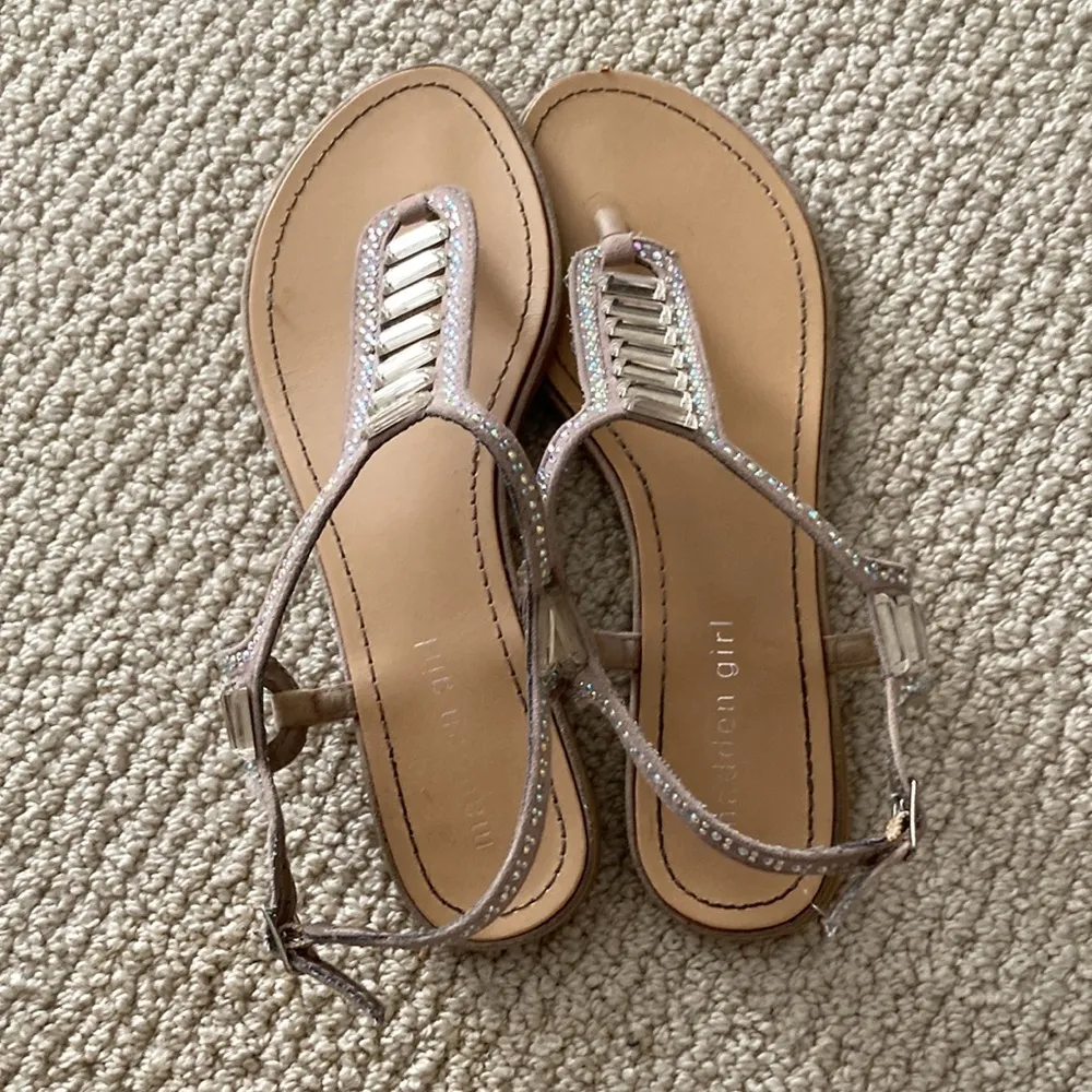 Madden Girl Bejeweled Formal Thong Sandals Nude Sparkly Prom Size 8 Like New - Image 3